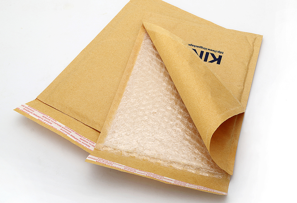 Light weight kraft bubble envelope